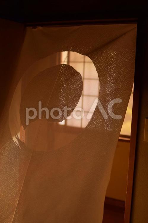 和風暖簾の夕方 暖簾,廊下,秋の写真素材