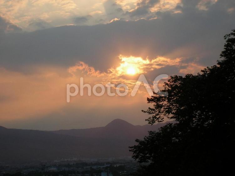 夕暮れ2 たそがれ,夕暮れ,夕日の写真素材