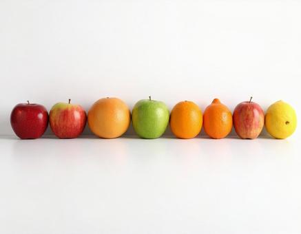 フルーツが並んでいるの写真