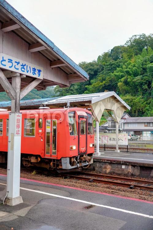 ＪＲ木次線の木次駅に停車中の普通列車 jr木次線,jr西日本,木次線の写真素材