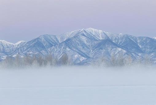 気嵐と日高山脈 気嵐と日高山脈 冬の日高山脈,日高山脈,山の写真素材