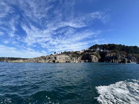 遊覧船から望む東尋坊の断崖と青空 海,日本海,福井の写真素材