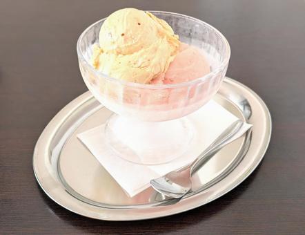 カフェで楽しむジェラート カフェで楽しむジェラート カフェ,ジェラート,アイスクリームの写真素材