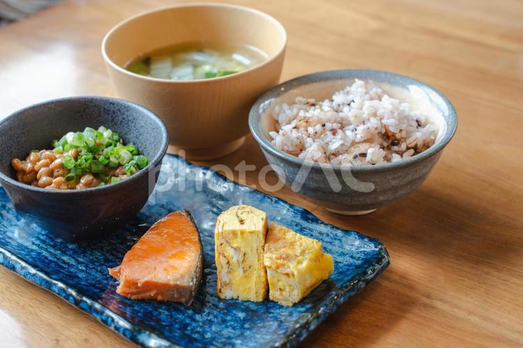 和朝食の定番メニュー 和朝食,朝食,納豆の写真素材