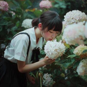 アジサイにそっと触れる日本の女子学生 アジサイにそっと触れる日本の女子学生の写真