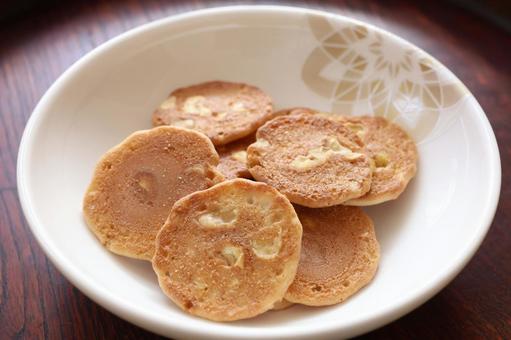 薄焼きのせんべい 薄焼き煎餅,煎餅,和菓子の写真素材