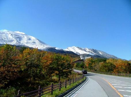 紅葉の浅間山 浅間山,紅葉,北軽井沢の写真素材