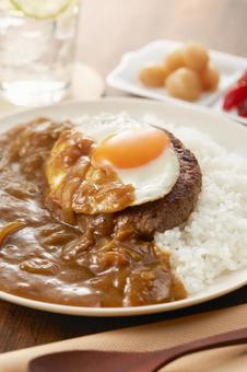 カレーライス(ハンバーグ、目玉焼き) カレーライス(ハンバーグ、目玉焼き) カレーライス,ハンバーグカレー,ライスの写真素材