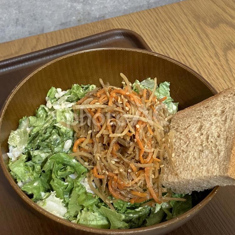 金平ごぼうとさつまいものサラダボウル サラダボウル,野菜,さつまいもの写真素材