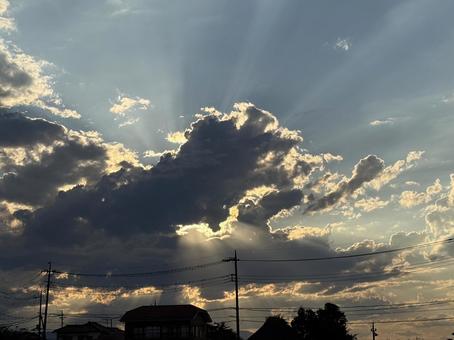A halo shines, JPG