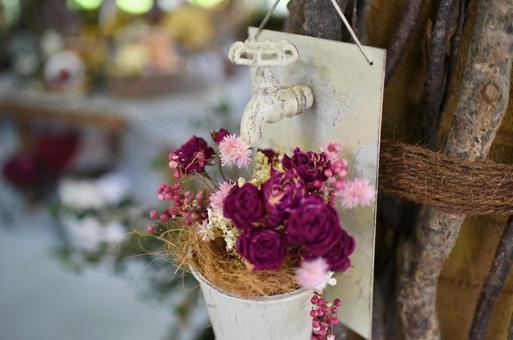 ドライフラワーの置物の写真