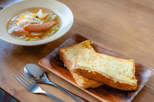 フレンチトーストの朝食 フレンチトーストの朝食の写真