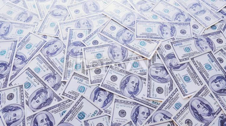 敷き詰められた100ドル札（濃いカラー）の背景素材（16:9） お札,100ドル,100ドル札の写真素材