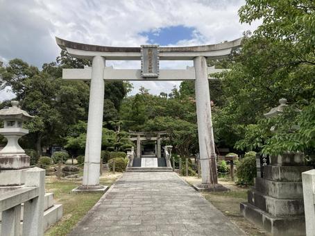 Photo, gosei oryoishi shrine, ogori city, fukuoka prefecture, torii, 