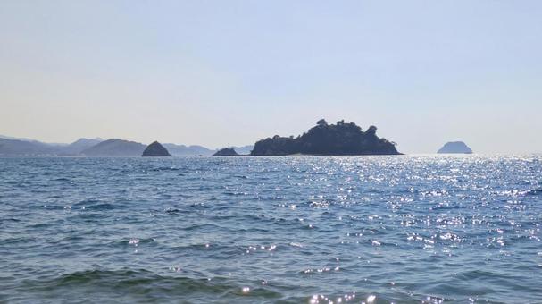 光きらめく水面、瀬戸内の島々 光きらめく水面、瀬戸内の島々 海,波,レジャーの写真素材