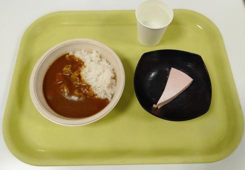 カレーとケーキ カレーとケーキの写真