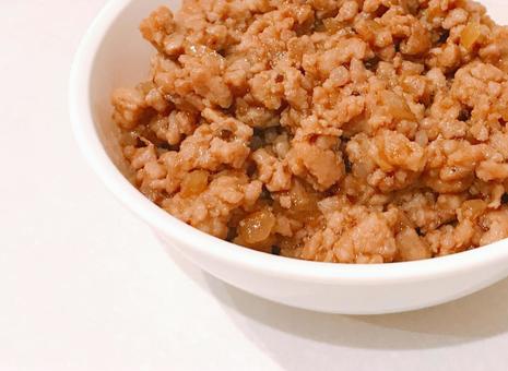 挽肉炒め 挽肉炒め,挽肉,ひき肉の写真素材