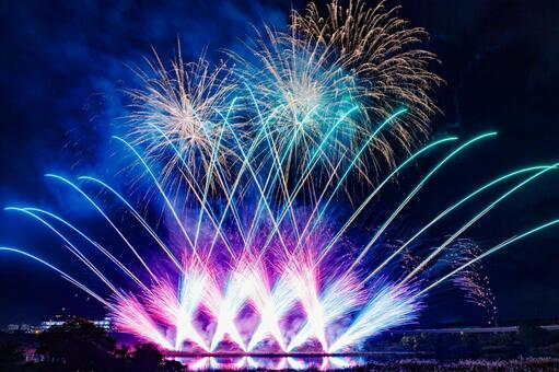 夜空に広がるカラフルな花火 花火,打ち上げ花火,花火大会の写真素材