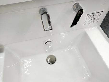 洗面台の蛇口と洗面ボウル 洗面台の蛇口と洗面ボウルの写真