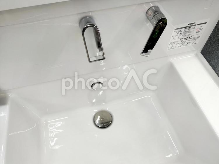 洗面台の蛇口と洗面ボウル 洗面台,蛇口,水栓の写真素材