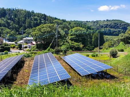 田園地帯のソーラーパネル 太陽光発電 田園地帯のソーラーパネル 太陽光発電 ソーラーパネル,太陽光発電,ソーラー発電の写真素材