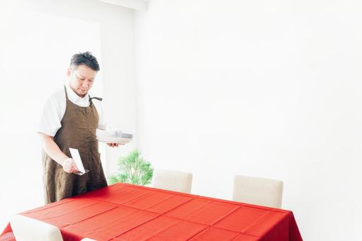 レストランの準備をするホールスタッフ レストラン,カフェ,サービス業の写真素材