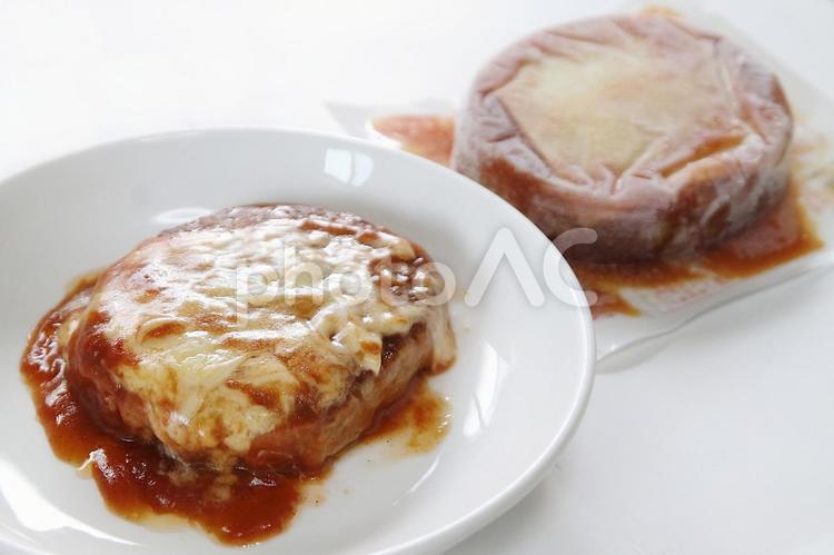 冷凍ハンバーグを温めたところ ハンバーグ,チーズハンバーグ,冷凍の写真素材