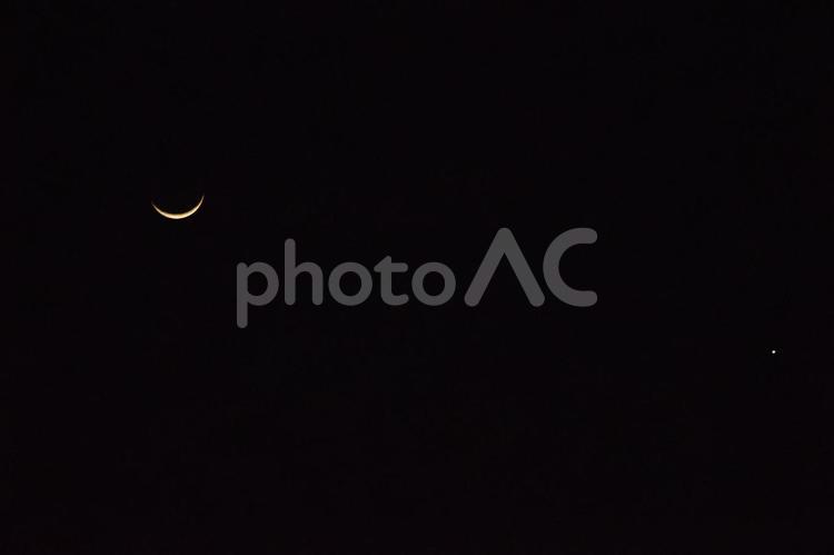 二日月と宵の明星 二日月,月齢２,月の写真素材