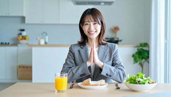 健康的で美しい女性の朝食風景 健康的で美しい女性の朝食風景の写真