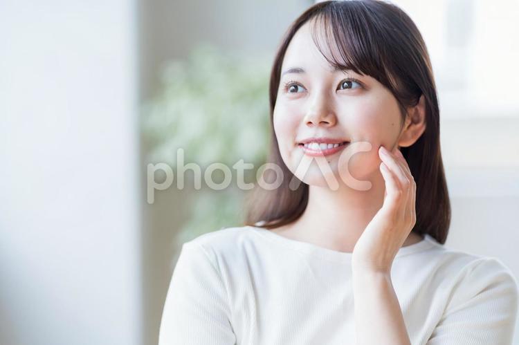 若い女性のスキンケアイメージ ビューティー,女性,日本人の写真素材
