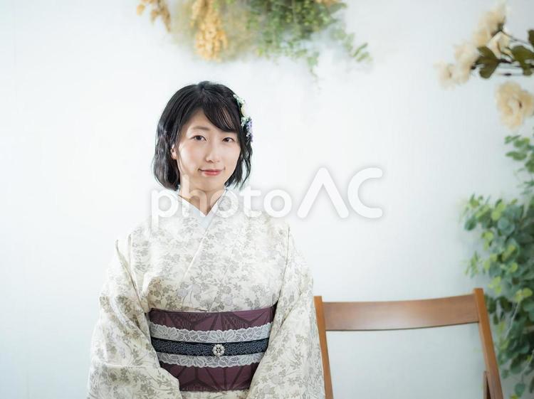 10：洋風な花柄小紋（着物）を着る女性 女性,日本人,着物の写真素材