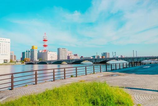 【新潟】信濃川と萬代橋 【新潟】信濃川と萬代橋の写真