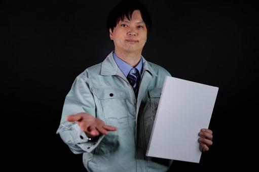工事服の男性と書類 工事服の男性と書類 男性,工事服,書類の写真素材