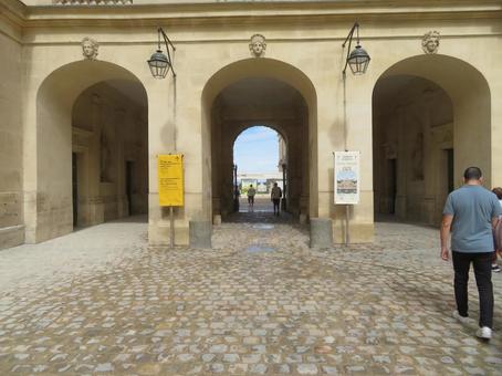 フランス、ヴェルサイユ宮殿の庭園の入口 フランス、ヴェルサイユ宮殿の庭園の入口 ヴェルサイユ宮殿,バロック建築,建造物の写真素材