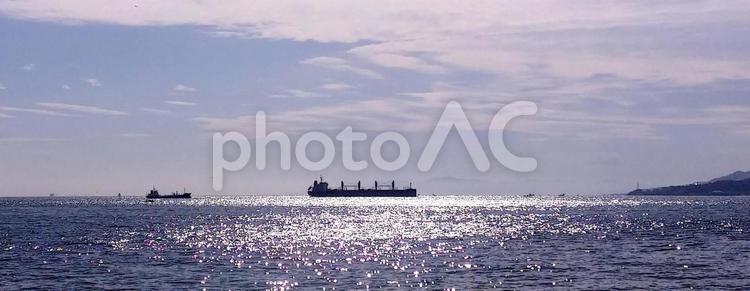 昼間の海（横長サイズ） 海,光る,島の写真素材