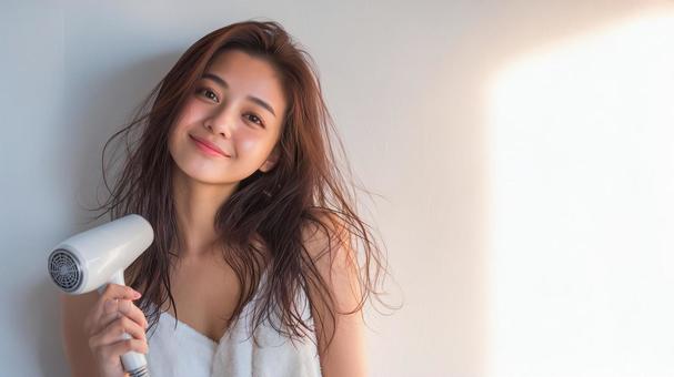 日本人女性のヘアドライシーン 日本人女性のヘアドライシーンの写真