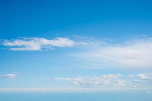 青い空と白い雲の写真