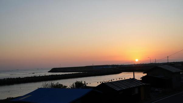 津軽海峡の朝焼け 津軽海峡の朝焼け 津軽海峡,港,日の出の写真素材