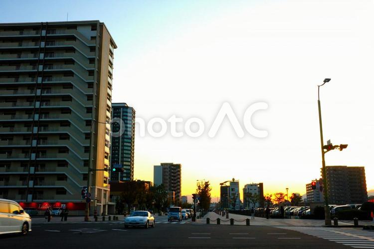 静岡市街地　夕暮れの東静岡駅前の風景 東静岡駅,駅前,夕暮れの写真素材
