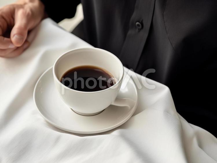コーヒーと男性の手 コーヒー,珈琲豆,飲み物の写真素材