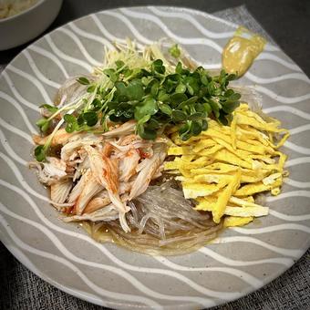冷やし中華風はるさめ 冷やし中華風はるさめ 旦那飯,男の料理,手料理の写真素材