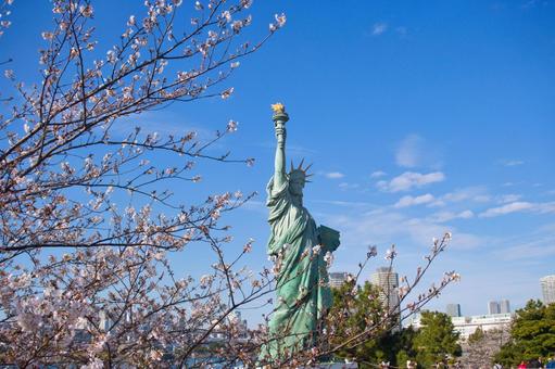 桜と自由の女神像 桜と自由の女神像の写真