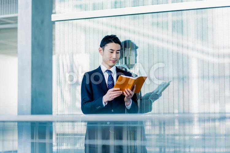 スーツを着た爽やかな日本人男性 営業,実業家,日本人の写真素材