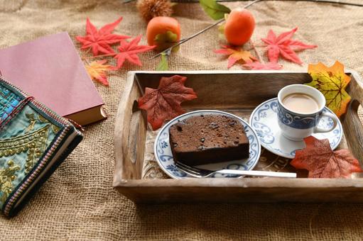 秋のコーヒータイム コーヒータイム,本,読書の写真素材