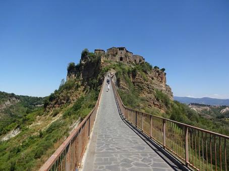チヴィタ・ディ・バーニョレージョ　前面 イタリア,観光,旅行の写真素材