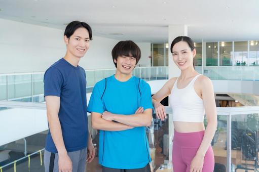 スポーツジムでトレーニングをする若い男女 スポーツジム,フィットネス,ダイエットの写真素材