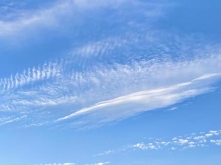 雲のある秋空 雲のある秋空の写真