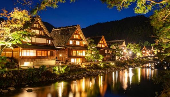 ホテル 旅館の夜の外観 ホテル 旅館の夜の外観の写真