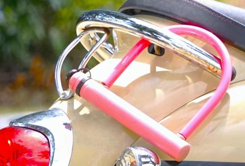 Photo, bike, u-shaped lock, scooter, 