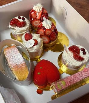 たくさんのケーキ たくさんのケーキ ケーキ,デザート,スイーツの写真素材